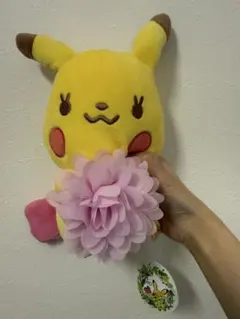 ピカチュウ ぬいぐるみ 花飾り付き イッツデモ - メルカリ