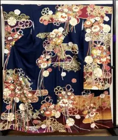 千總と高島屋のコラボ振袖 。鮮やかな青と白の染め分け 牡丹や菊の刺繍 