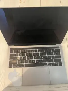 MacBookPro2019 13型 Core i7/16GB/512GB USのサムネイル