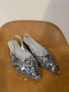 【美品】スパンコール装飾シルバー系フラットパンプス