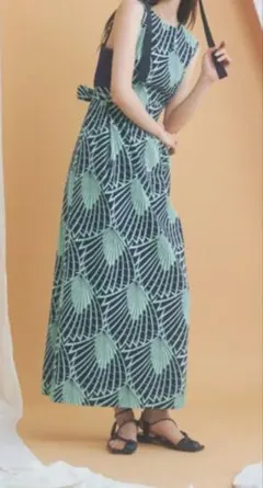 LILY BROWN　幾何学柄ノースリーブワンピース　ネイビー