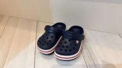 crocs クラシックサンダル ネイビー