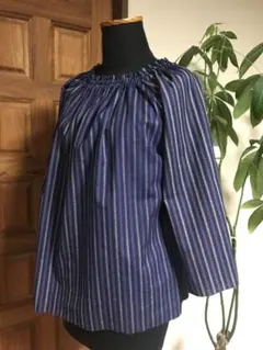 ハンドメイドブラウス　大人かわいい　綿ストライプ　濃紺　襟ギャザー