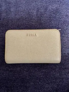 FURLA 二つ折り財布 淡いイエロー