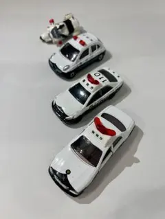 警察車両ミニカーセット クラウンマジェスタ クラウン マーチ　バイク付き