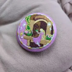 ディズニー刺繍缶バッジ　美女と野獣　ラプンツェル