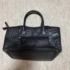 黒のレザー ボックス型ハンドバッグ