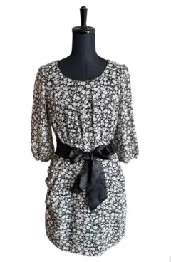 ワンピース　小花柄　リボンベルト付き　ナチュラルビューティーベーシック