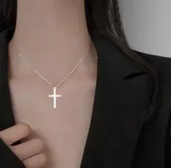 十字架シルバーネックレス