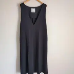 QTUME Vワンピース　ネイビー