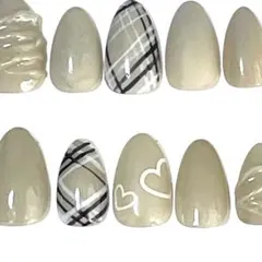 ベージュチェック×ハートネイルチップ 韓国 上品