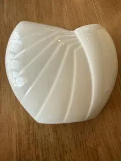 NINA RICCI（ニナリッチ） の磁器製フラワーベース花瓶 シェル型