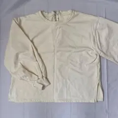 クリーム色 長袖トレーナー サイドスリット