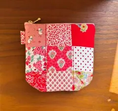 ハンドメイド・赤色系の可愛いパッチワークのポーチ