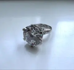クリスタルラウンドカット　リング　大粒　ダイヤモンド風