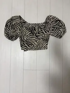 ゼブラ柄パフスリーブクロップドトップス