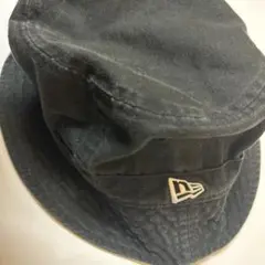 New Era バケットハット 刺繍ロゴ付き