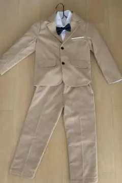 ベージュ フォーマルスーツ 130cm 蝶ネクタイ付き