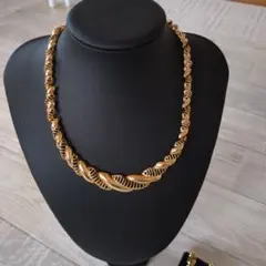 ゴールド ツイストデザイン ネックレスとイヤリングセット