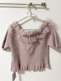 新品タグ付き‼️フリル付きオフショルダー ニット 半袖 ピンク Fのサムネイル