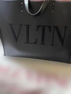 【定価14万】Valentino VLTN トートバッグ 黒のサムネイル