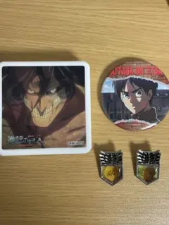 進撃の巨人　小物入れ、缶バッジ、ピンバッジ2個セット