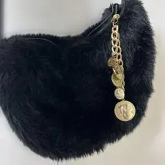 tsumori chisato CARRY 黒フェイクファーバッグ チャーム付きのサムネイル