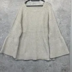 LAVEANGE　ベージュ リブ編み フレアスリーブ ニット