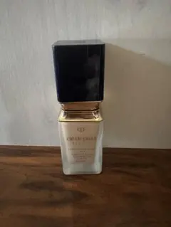 クレ・ド・ポー ボーテ タンフリュイドエクラ マット オークル 10