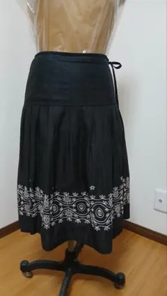 刺繍入り ブラック フレアスカート 巻きスカート