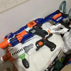 white gun おもちゃの銃のサムネイル