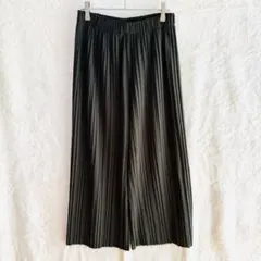 プリーツパンツ　カジュアルパンツ　ウエストゴム　グリーン　フリーサイズ