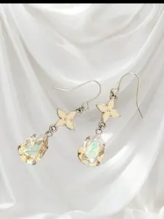 スワロフスキークリスタルピアス