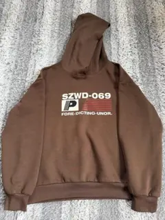 フード付きパーカー