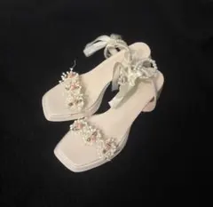 ホワイトフラワー装飾ブロックヒールパンプス