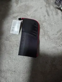 ナイロン製ファスナー式ペンケース 黒/赤