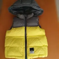 BeBe ベベ フード付きダウンベスト グレー/イエロー 110