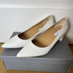 ★新品★ユナイテッドアローズホワイト ポインテッドトゥパンプス 約5cmヒールのサムネイル
