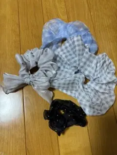 ヘアゴム・シュシュ 4個セット グレー 青 チェック柄 ビーズ付き