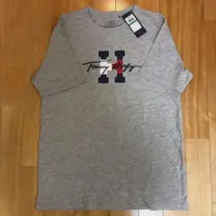 新品TOMMY HILFIGER ロゴTシャツ グレー L(14/16)のサムネイル