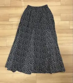 フレアスカート 黒と白の小花柄