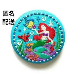 ☆美品☆ディズニーキャラクターズ 刺繍缶バッジビスケット2　アリエル①のサムネイル