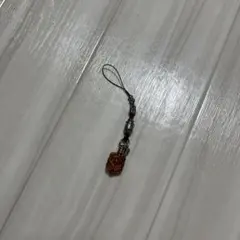 オレンジ色のビーズストラップ