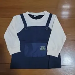 ネイビーとホワイトの長袖トップス