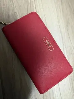 【美品】DKNY 長財布 ラウンドファスナー 赤 レッド 大容量のサムネイル