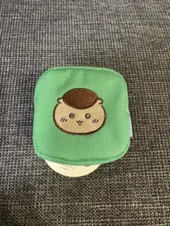 ちいかわ　カラビナつき刺繍スクエアミニポーチ くりまんじゅう
