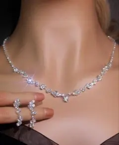 【新品未使用】クリスタル ネックレスとイヤリング セット