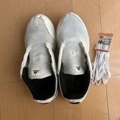 アディダス スニーカー 28.5cm 白 Cloudfoam 伸びる靴紐付き