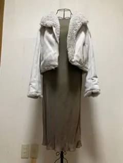 ホワイト フェイクファー ジャケット & グレー ロングドレス セット