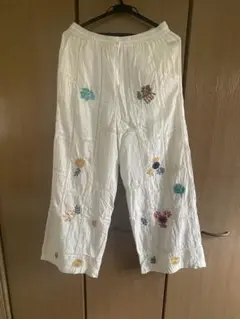 刺繍入りホワイトワイドレッグパンツ